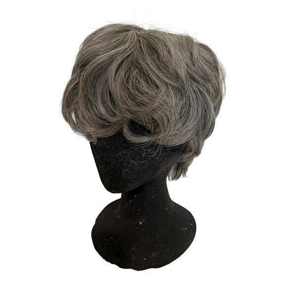 Womens Short Gray Silver waives Wig Soft Classic Cap Full Synthetic Natural Look - Picture 1 of 15
